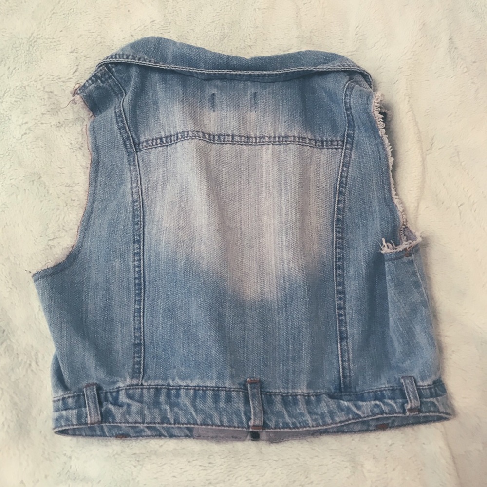 Demi vest